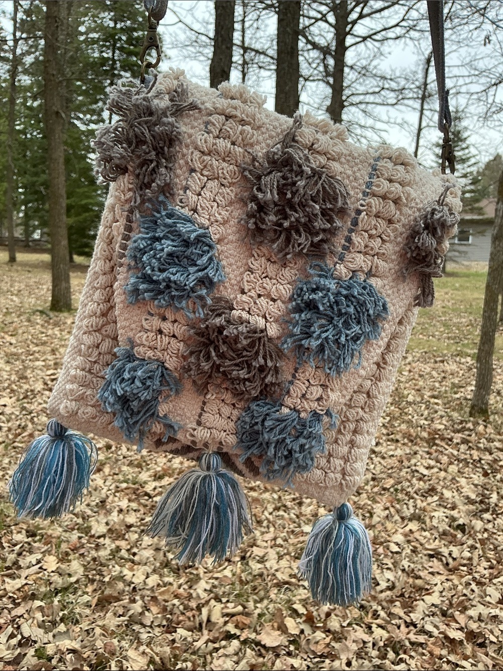 Chloe & Lex Boho Crochet Crossbody Tassel Bag Festival Coastal Cowgirl Anthro - Picture 5 of 16